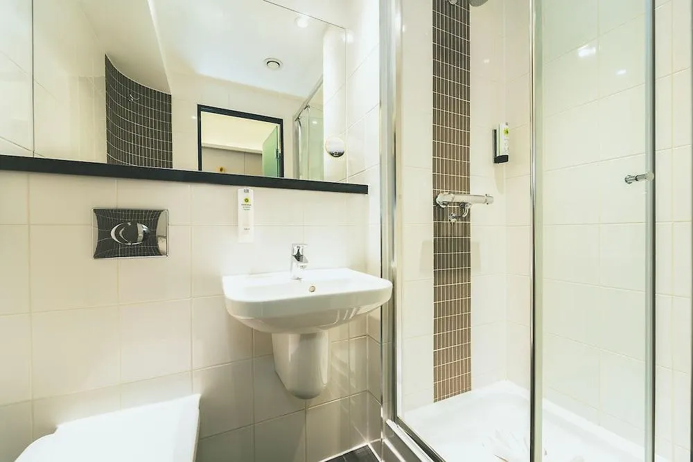 Point A Hotel London Canary Wharf 3*,
