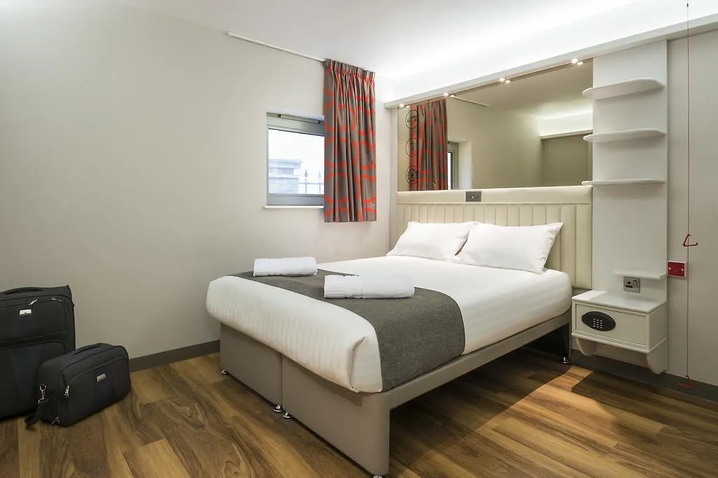 Point A Hotel London Canary Wharf